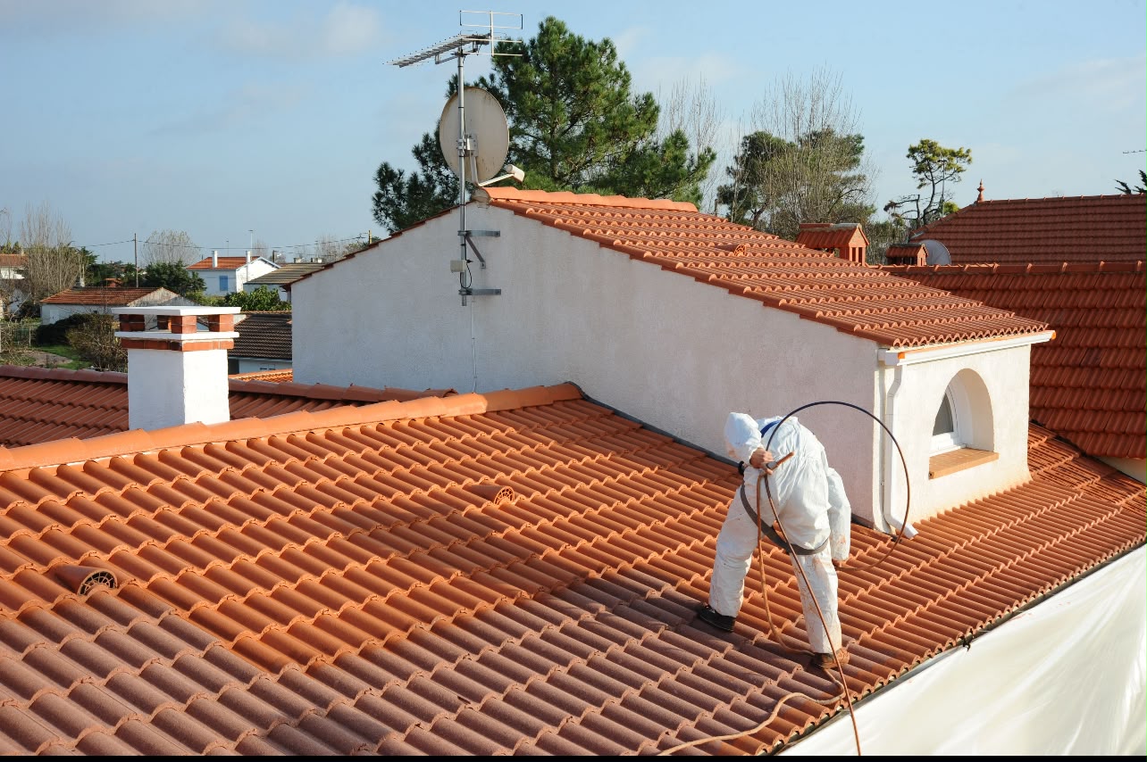 Traitement hydrofuge de toiture en tuiles